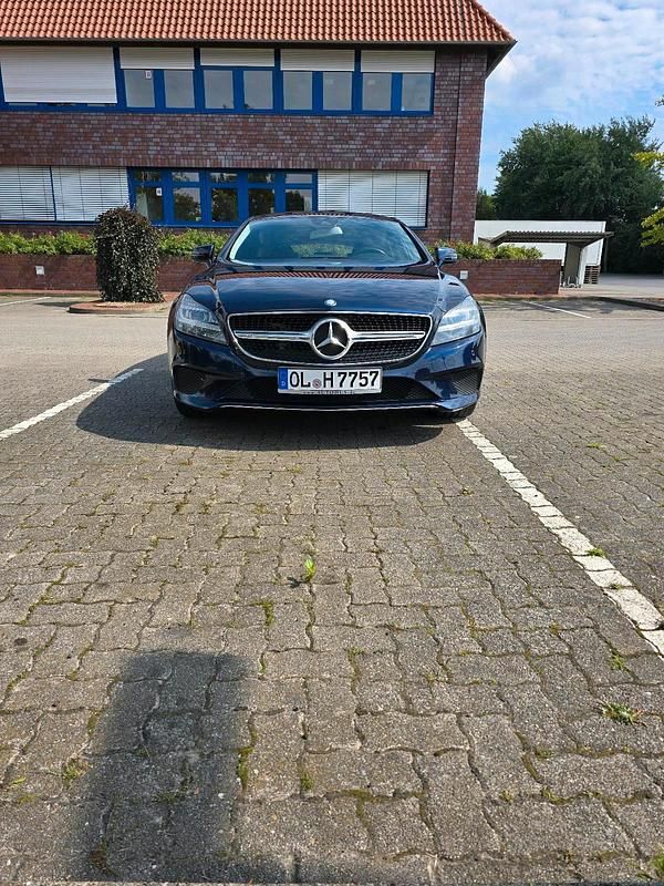 Blau Gebraucht 2015 Mercedes CLS350 Coupé | 21.499 € (Guter Preis) - Bild 1/4