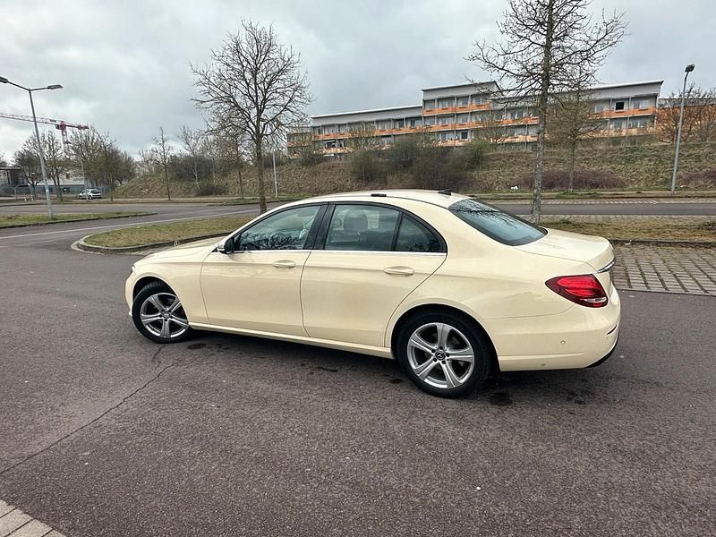 Gebraucht Mercedes E200 150 PS (110 kW) 2018 Gelb Limousine