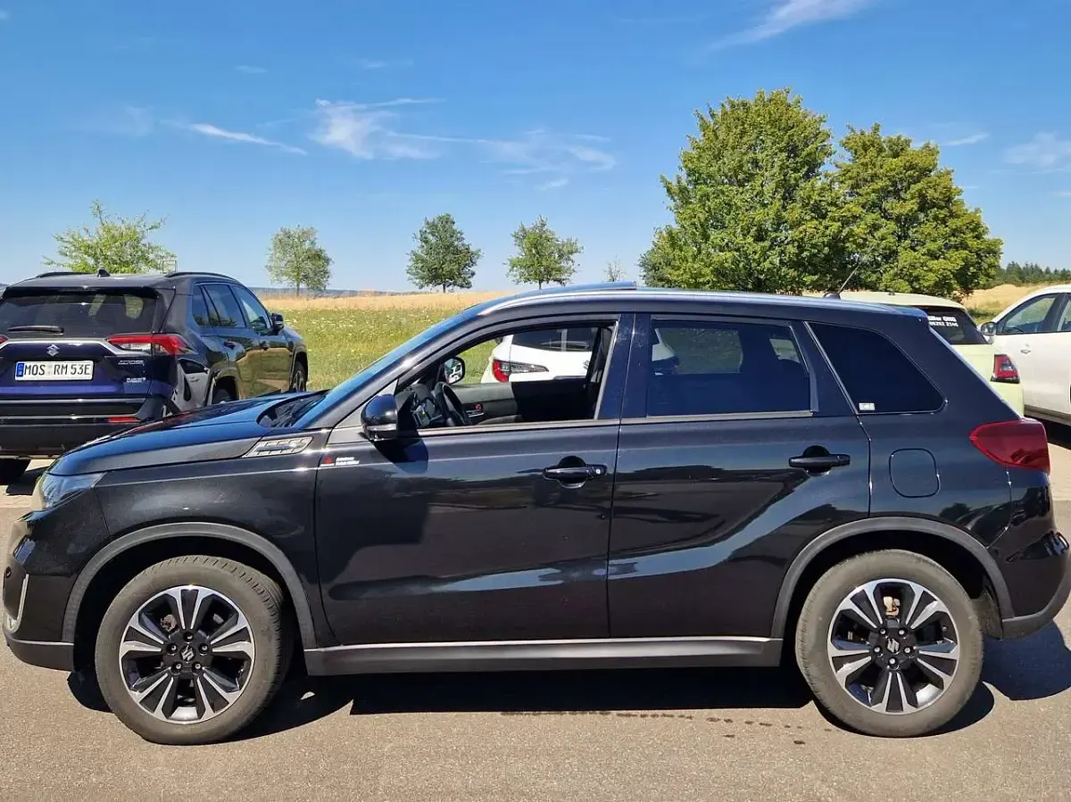 Gebraucht Suzuki Vitara Comfort+ 129 PS (94 kW) 2024 Sphere blue pearl SUV