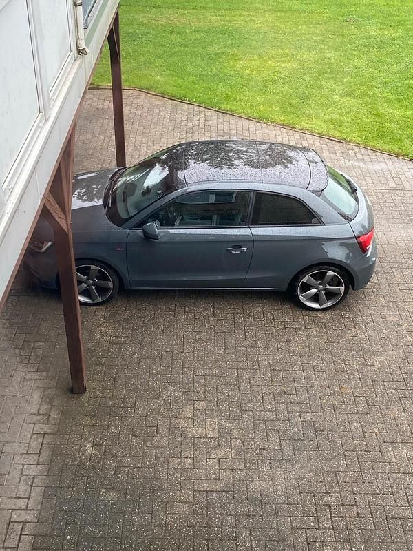 Gebraucht Audi A1 95 PS (69 kW) 2016 Grau Kleinwagen