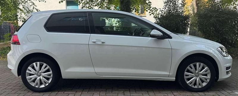 Gebraucht VW Golf VII Trendline 105 PS (77 kW) 2014 Weiß Limousine