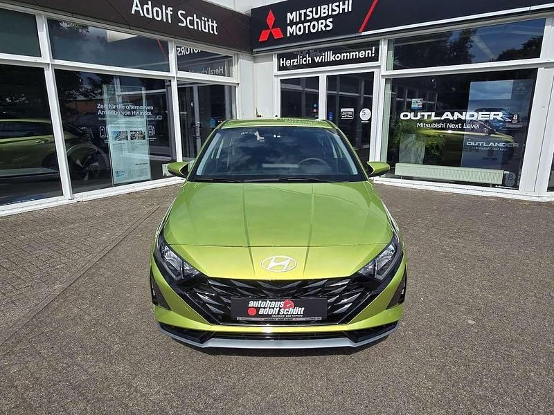 Neu Hyundai i20 Trend 101 PS (74 kW) 2025 Grün Limousine