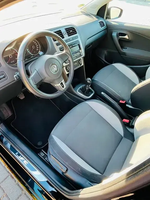 Gebraucht VW Polo Life 60 PS (44 kW) 2013 Schwarz Kleinwagen
