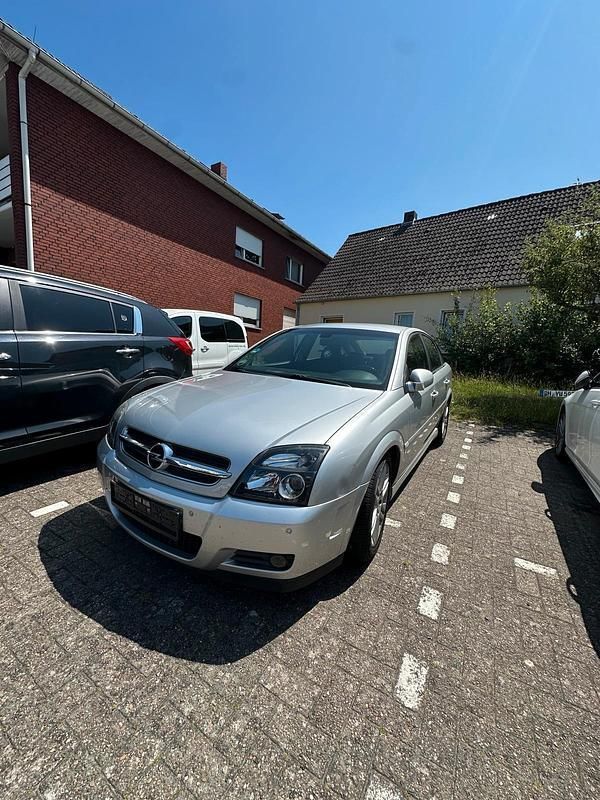 Grau Gebraucht 2003 Opel Vectra GTS Limousine | 1.300 € (Guter Preis) - Bild 1/4