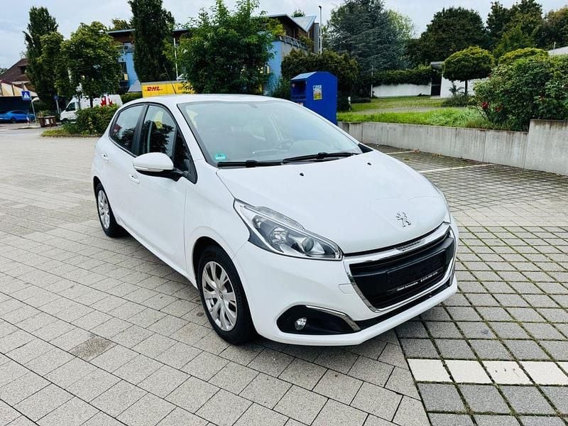 Gebraucht Peugeot 208 Active 82 PS (60 kW) 2016 Weiß Kleinwagen