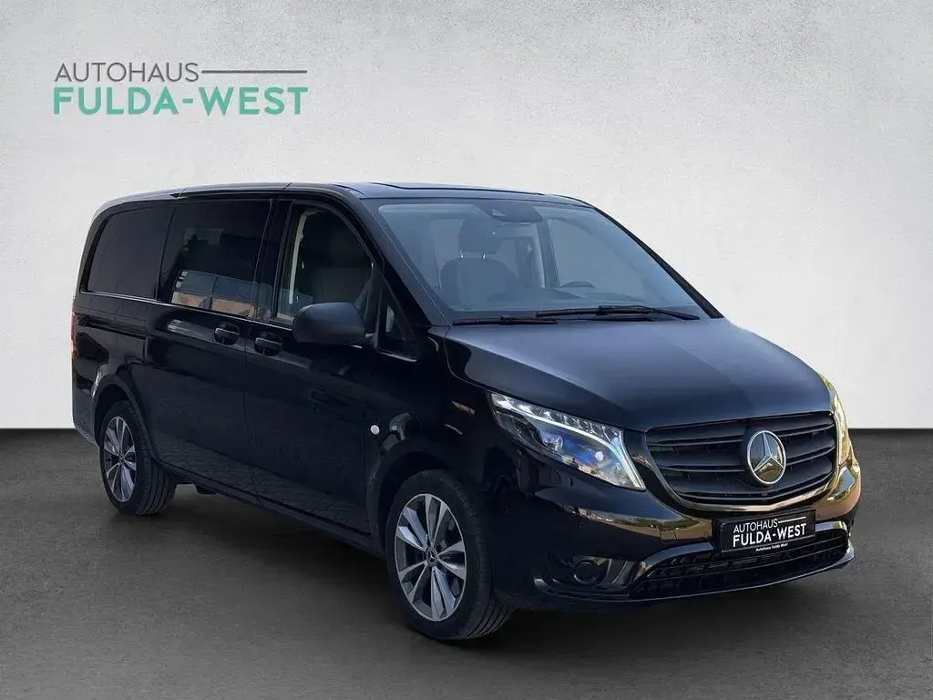 Gebraucht Mercedes Vito 237 PS (174 kW) 2023 Schwarz Van