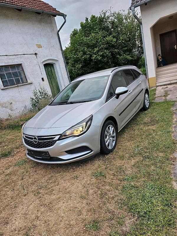 Silber Gebraucht 2019 Opel Astra Kombi | 7.990 € (Fairer Preis) - Bild 1/4