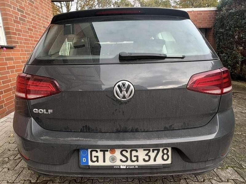 Gebraucht VW Golf 90 PS (66 kW) 2017 Grau Coupé