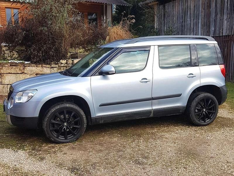 Blau Gebraucht 2011 Skoda Yeti SUV | 4.800 € (Superpreis) - Bild 1/4