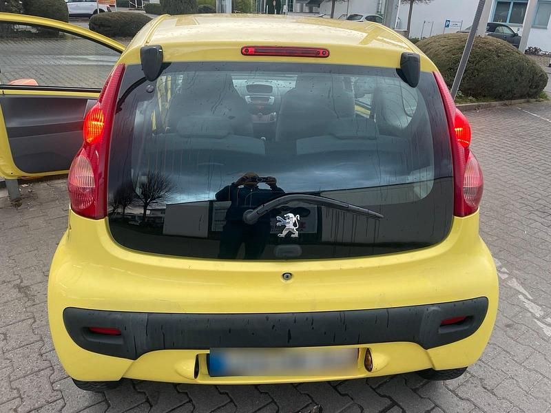 Gebraucht Peugeot 107 68 PS (50 kW) 2007 Gelb Kleinwagen