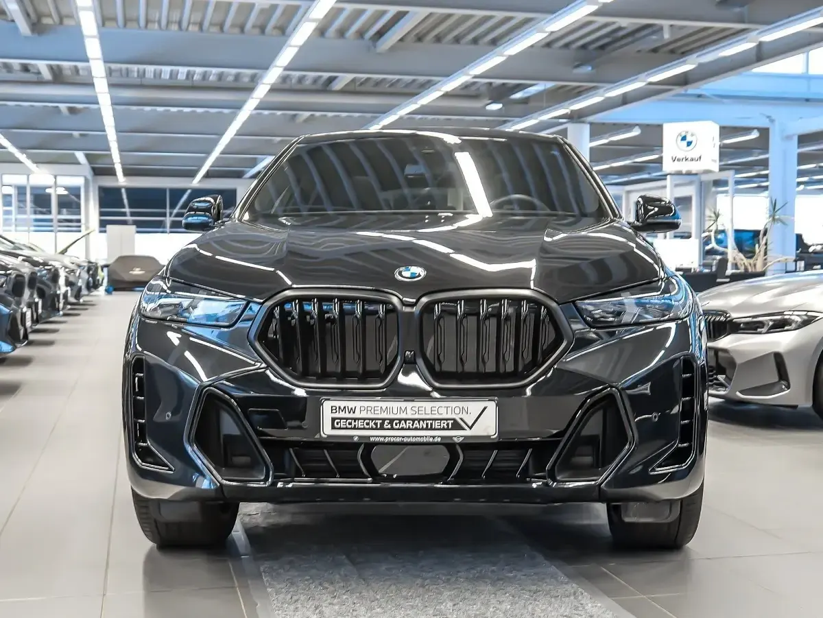 Gebraucht BMW X6 M Sport 298 PS (219 kW) 2024 Black sapphire SUV