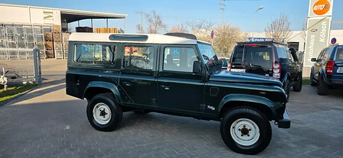 Gebraucht Land Rover Defender 122 PS (89 kW) 2001 Grün SUV