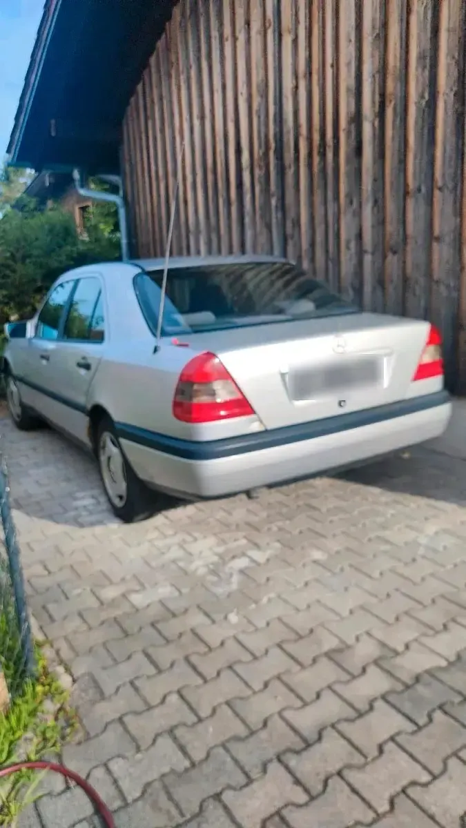 Gebraucht Mercedes C180 122 PS (89 kW) 1997 Silber Limousine