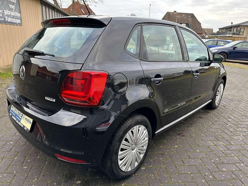 Gebraucht VW Polo Trendline 60 PS (44 kW) 2015 Deep black perleffekt Kleinwagen