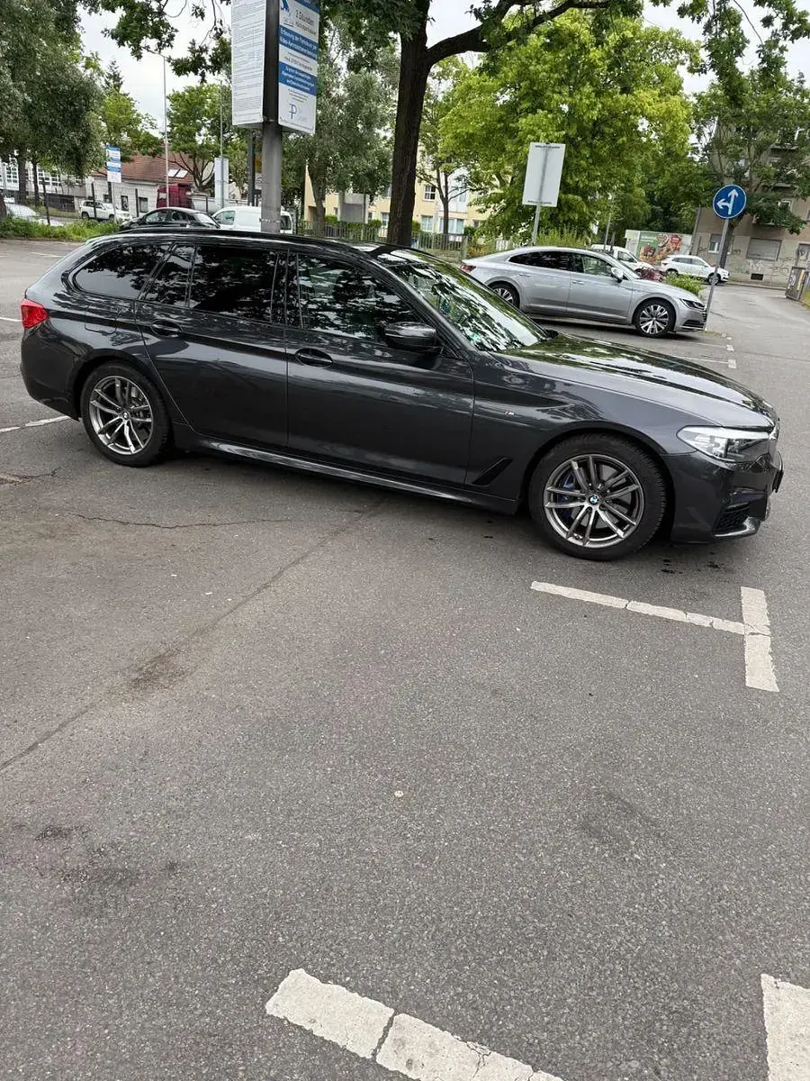 Gebraucht BMW 530 M Sport 252 PS (185 kW) 2020 Grau Kombi