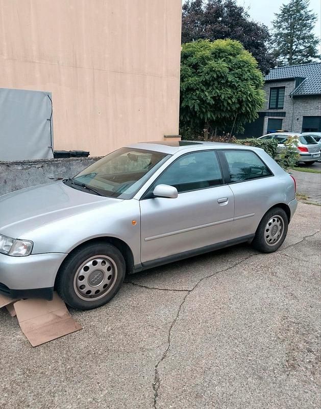 Silber Gebraucht 2000 Audi A3 Ambiente Kleinwagen | 2.000 € (Fairer Preis) - Bild 1/4