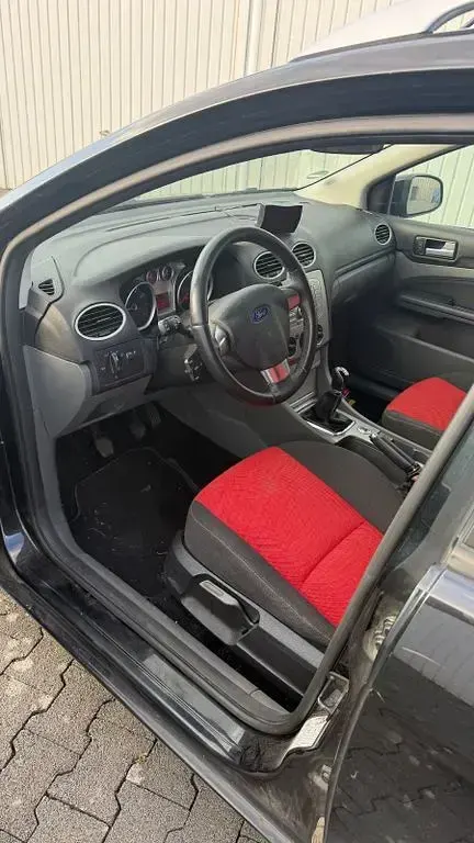 Gebraucht Ford Focus 116 PS (85 kW) 2009 Schwarz Limousine