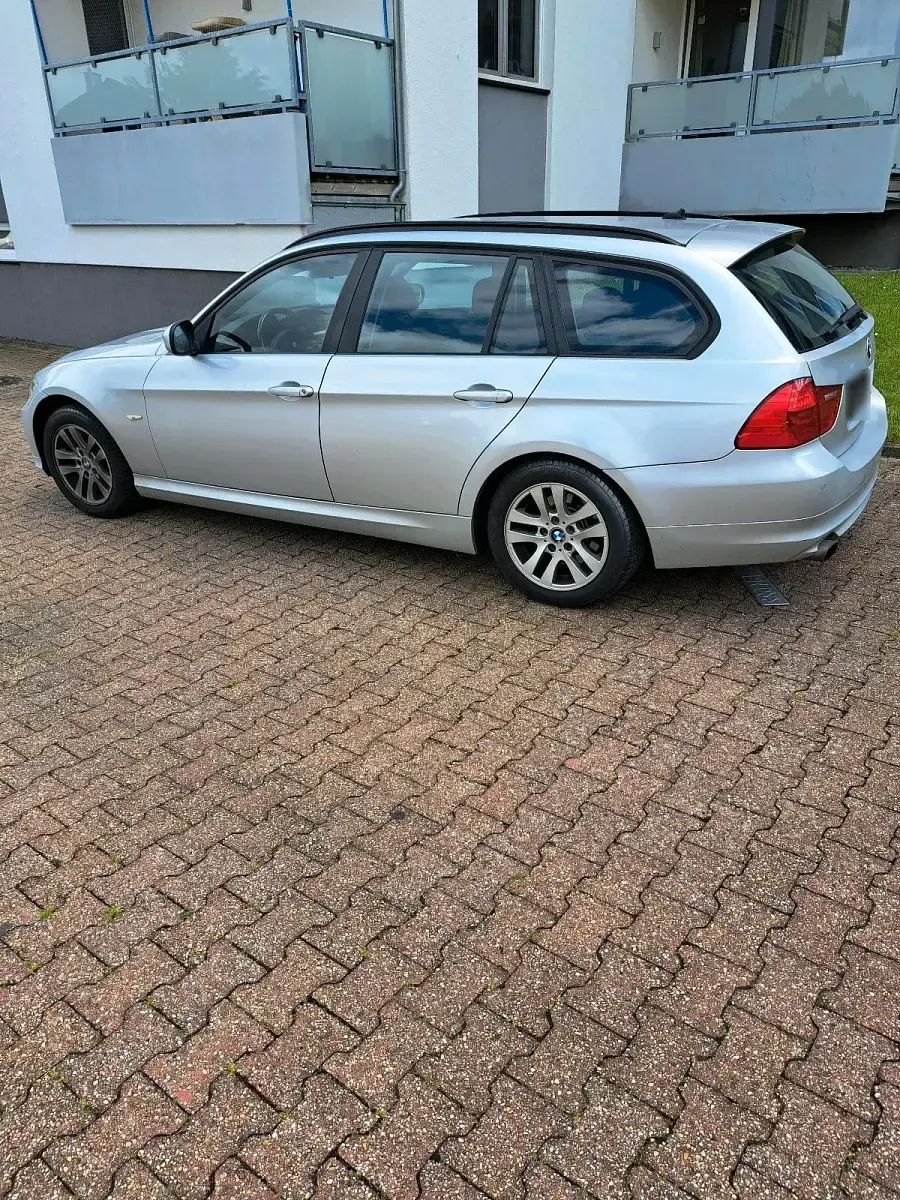 Gebraucht BMW 320 184 PS (135 kW) 2010 Silber Kombi