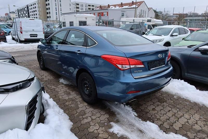Gebraucht Hyundai i40 Style 178 PS (130 kW) 2013 Blau Limousine