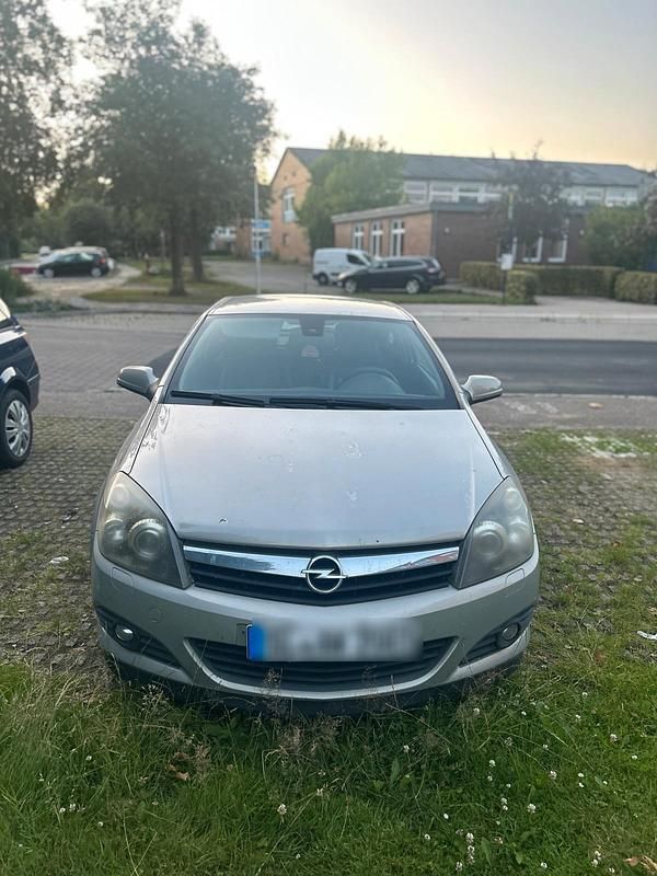 Silber Gebraucht 2005 Opel Astra GTC Kleinwagen | 800 € (Superpreis) - Bild 1/4