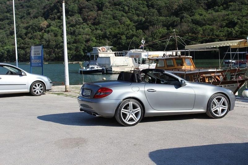 Grau Gebraucht 2009 Mercedes SLK200 Cabrio | 8.900 € (Fairer Preis) - Bild 1/4