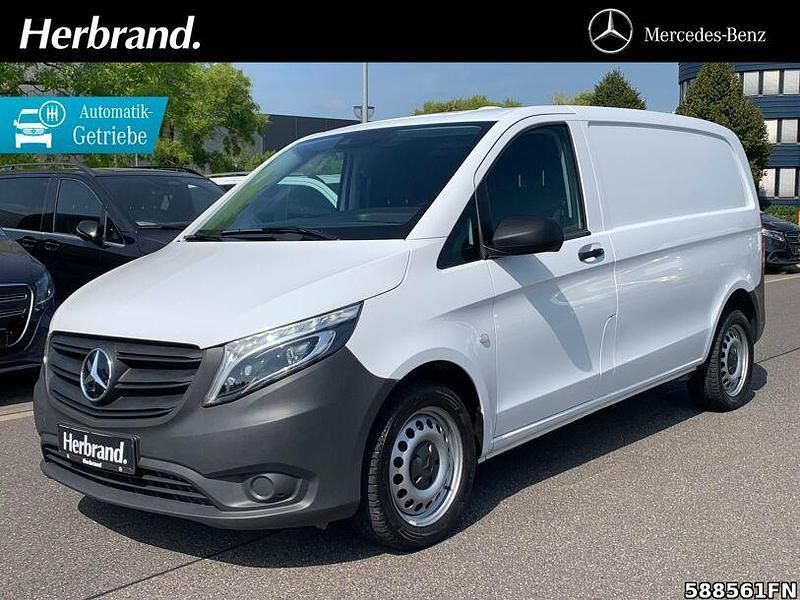 Weiß Gebraucht 2022 Mercedes Vito Van / Kleinbus | 23.788 € (Guter Preis) - Bild 1/4