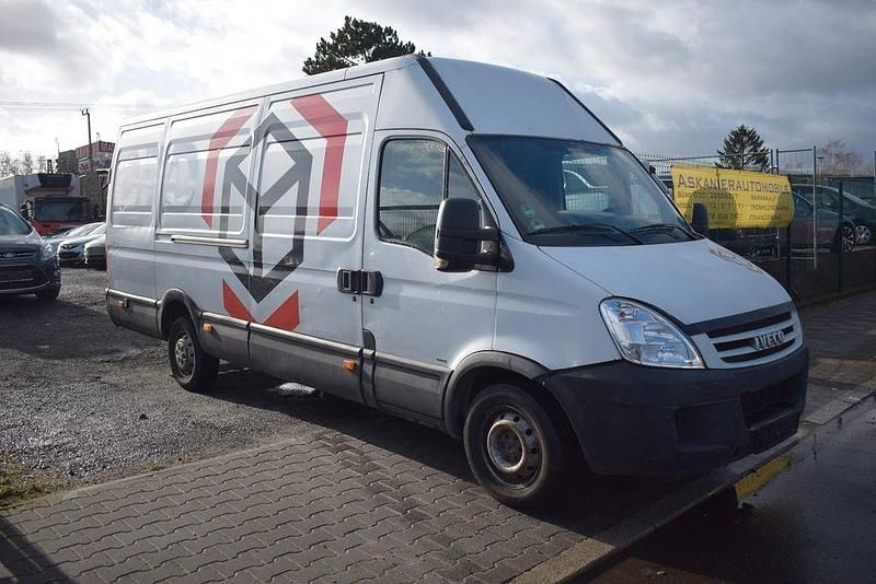 Second-hand Iveco Daily 106 CP (77 kW) 2011 Alb Berlinǎ