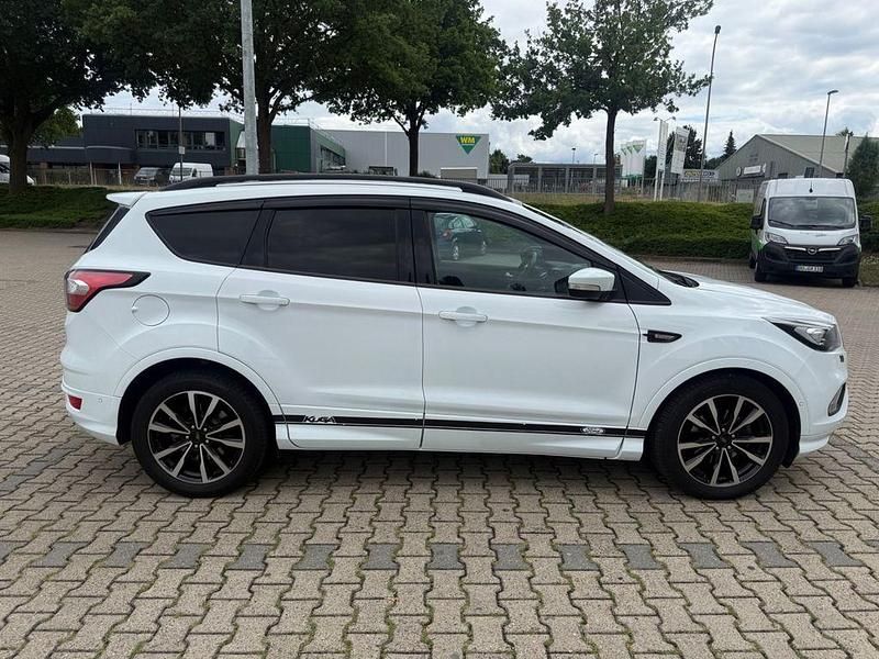 Weiß Gebraucht 2017 Ford Kuga ST-Line SUV | 16.000 € (Teuer) - Bild 1/4