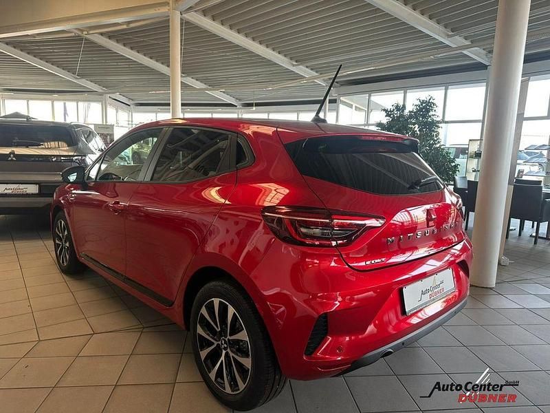Neu Mitsubishi Colt Plus 91 PS (66 kW) 2025 M) (rot Limousine