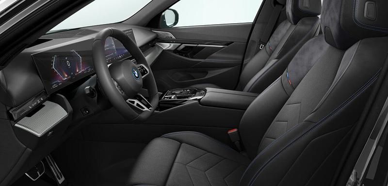 Gebraucht BMW 550e Comfort Edition 489 PS (359 kW) 2025 Schwarz Limousine