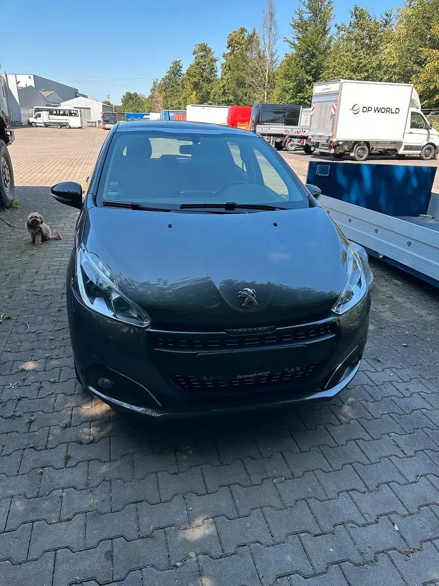 Gebraucht Peugeot 208 Style 82 PS (60 kW) 2017 Grau Kleinwagen