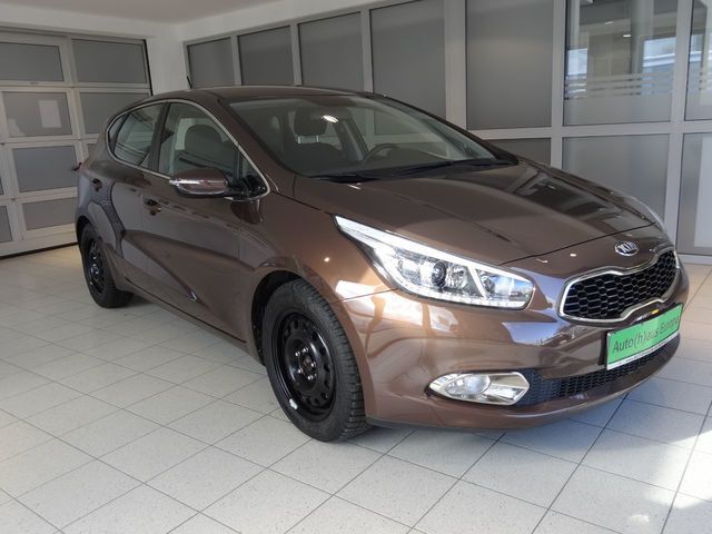 Gebraucht Kia Ceed Vision 99 PS (72 kW) 2014 Braun metallic Kleinwagen