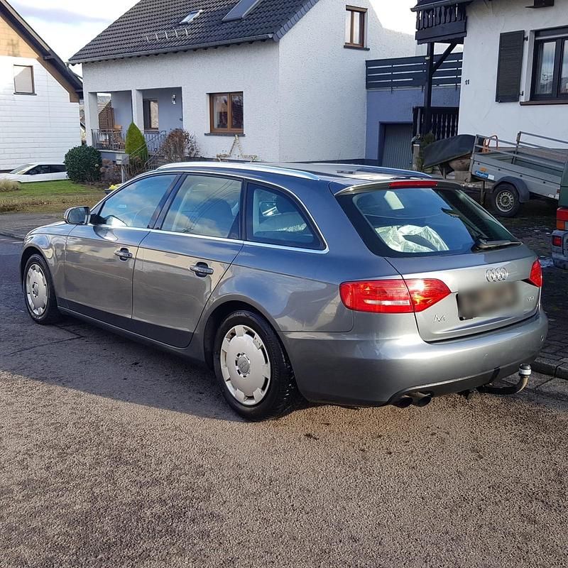 Gebraucht Audi A4 136 PS (100 kW) 2012 Grau Kombi