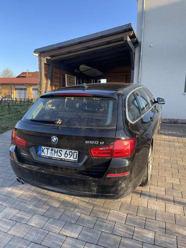 Gebraucht BMW 520 184 PS (135 kW) 2012 Schwarz Kombi