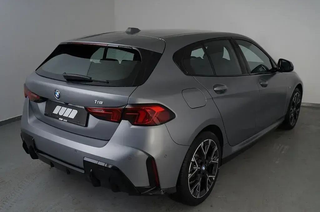 Neu BMW 116 Performance 122 PS (89 kW) 2025 Grau Kleinwagen