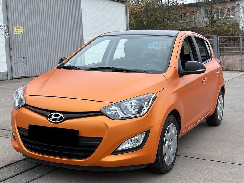 Orange Gebraucht 2014 Hyundai i20 Limousine | 7.990 € (Superpreis) - Bild 1/4