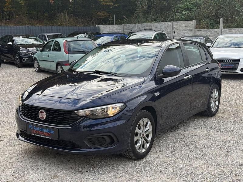 Grau Gebraucht 2019 Fiat Tipo Street Limousine | 8.999 € (Guter Preis) - Bild 1/4