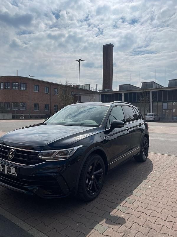 Schwarz Gebraucht 2022 VW Tiguan Black Edition SUV | 38.500 € (Teuer) - Bild 1/4