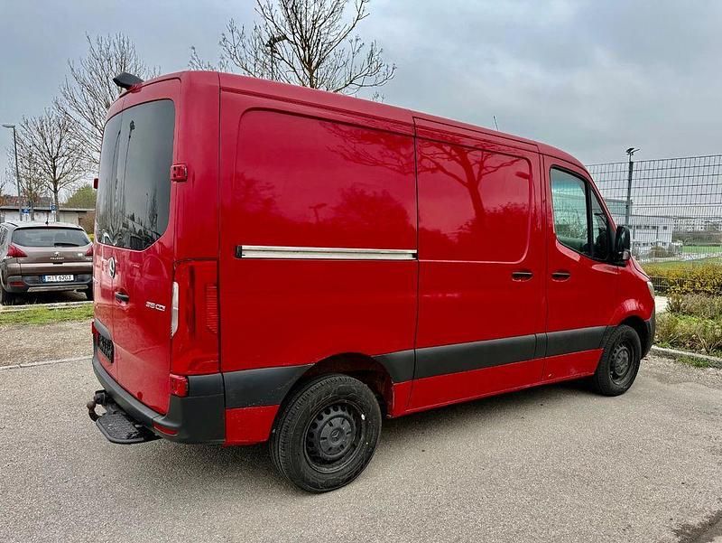Używany Mercedes Sprinter 150 KM (110 kW) 2022 Czerwony Van