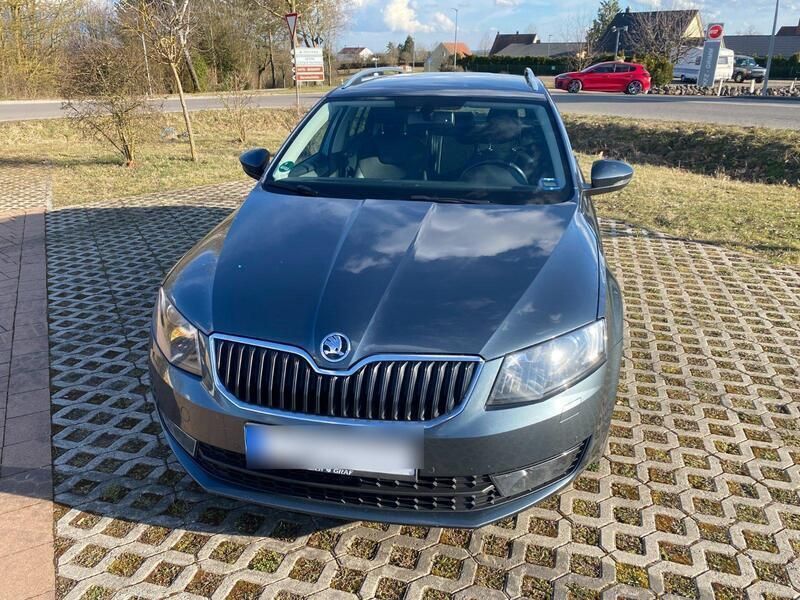 Grau Gebraucht 2015 Skoda Octavia Style Kombi | 8.190 € (Fairer Preis) - Bild 1/4