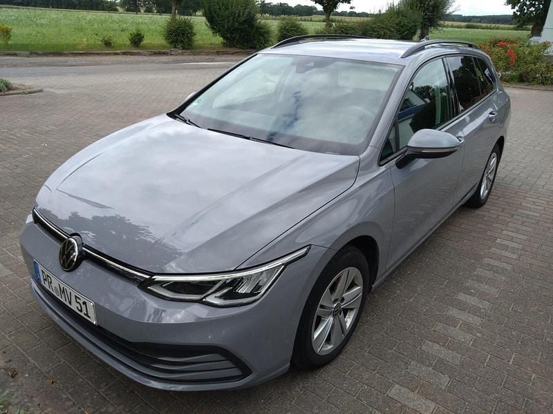 Grau Gebraucht 2022 VW Golf VIII Kombi | 15.126 € (Superpreis) - Bild 1/4