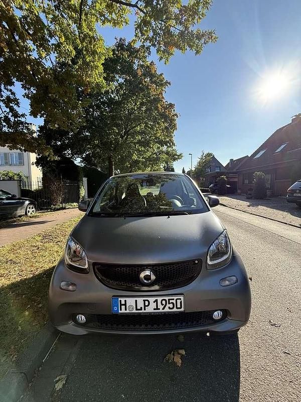 Grau Gebraucht 2016 Smart ForTwo Coupé Basis Kleinwagen | 11.500 € (Fairer Preis) - Bild 1/4
