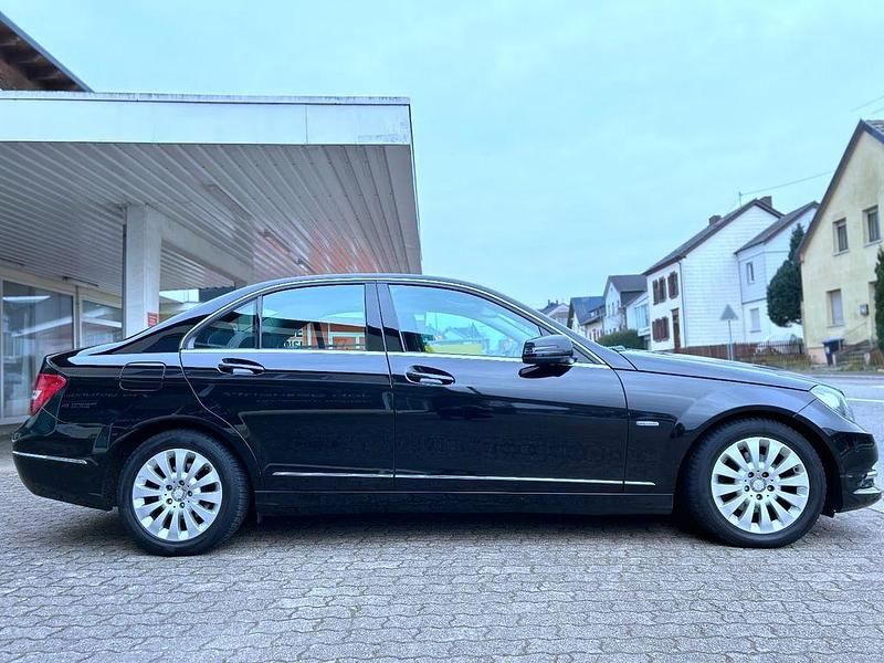 Gebraucht Mercedes C180 156 PS (114 kW) 2011 Schwarz Limousine