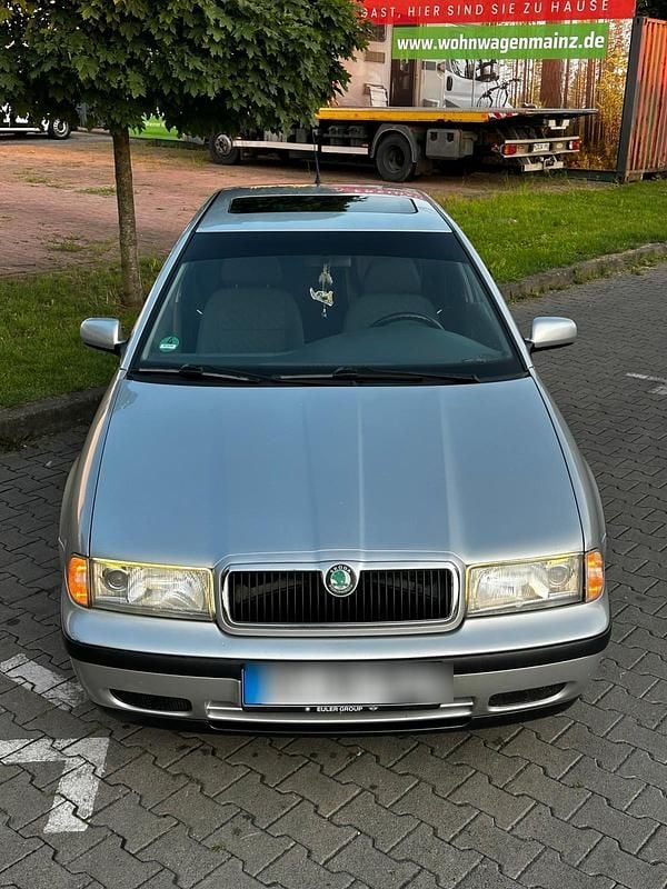 Silber Gebraucht 1998 Skoda Octavia Limousine | 1.500 € (Fairer Preis) - Bild 1/4