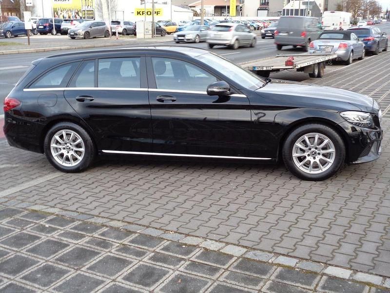Gebraucht Mercedes C200 160 PS (117 kW) 2018 Schwarz Kombi