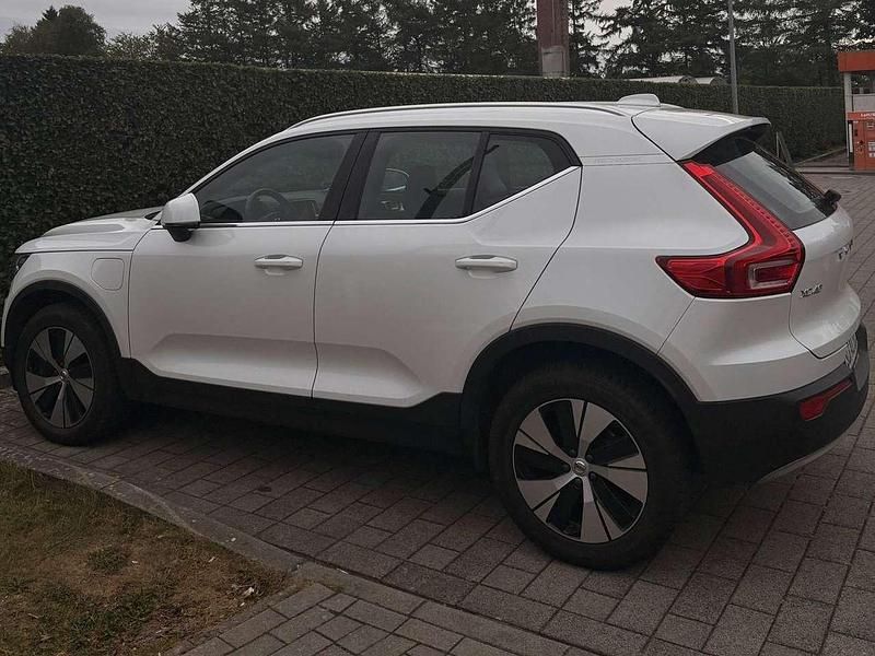 Weiß Gebraucht 2021 Volvo XC40 Inscription SUV | 27.000 € (Superpreis) - Bild 1/4