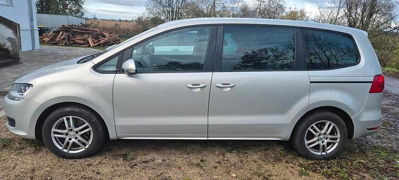 Silber Gebraucht 2011 VW Sharan Van / Kleinbus | 5.900 € (Guter Preis) - Bild 1/4