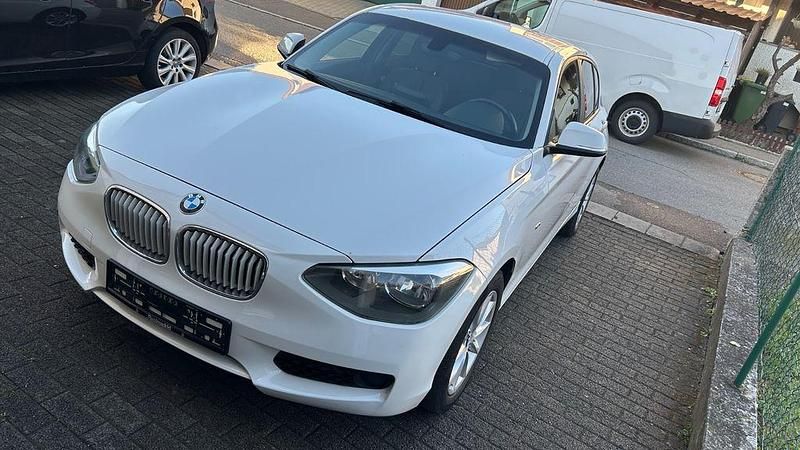Weiß Gebraucht 2013 BMW 116 Urban Line Kleinwagen | 7.500 € (Guter Preis) - Bild 1/4