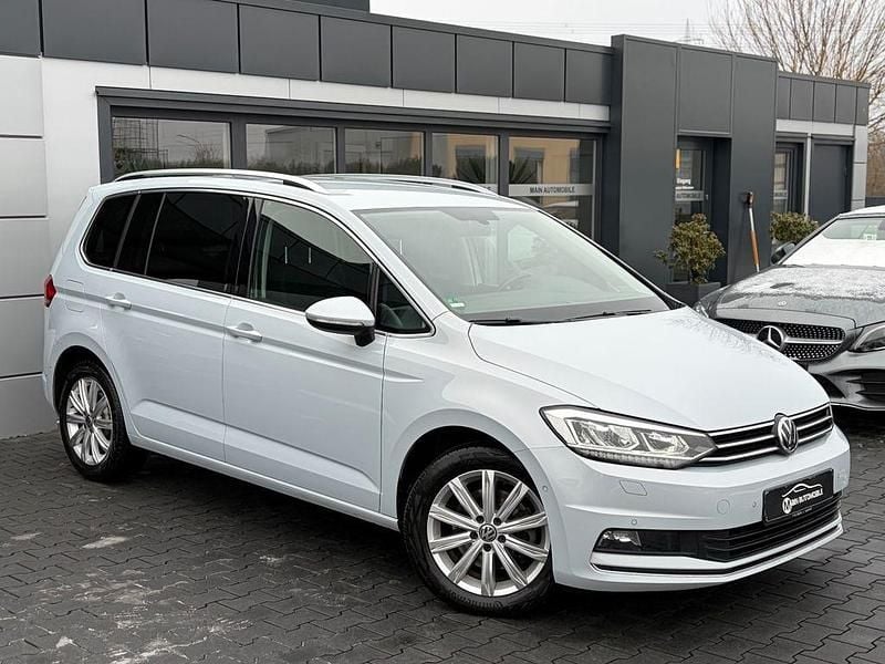 Weiss Gebraucht 2018 VW Touran Highline Van / Kleinbus | 20.890 € (Superpreis) - Bild 1/4