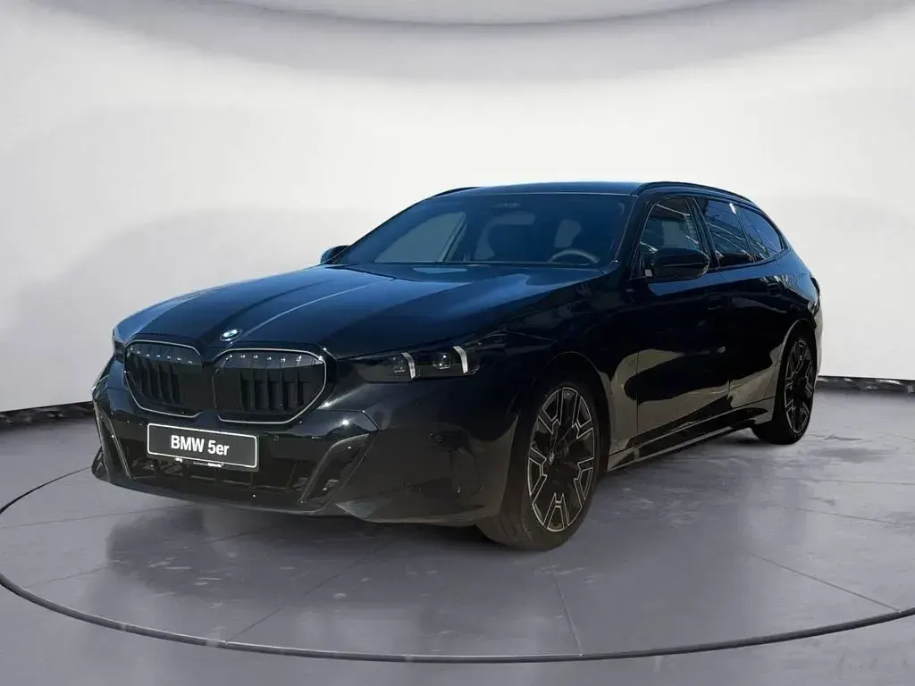 Gebraucht BMW 540 Comfort Edition 303 PS (222 kW) 2026 Schwarz Kombi